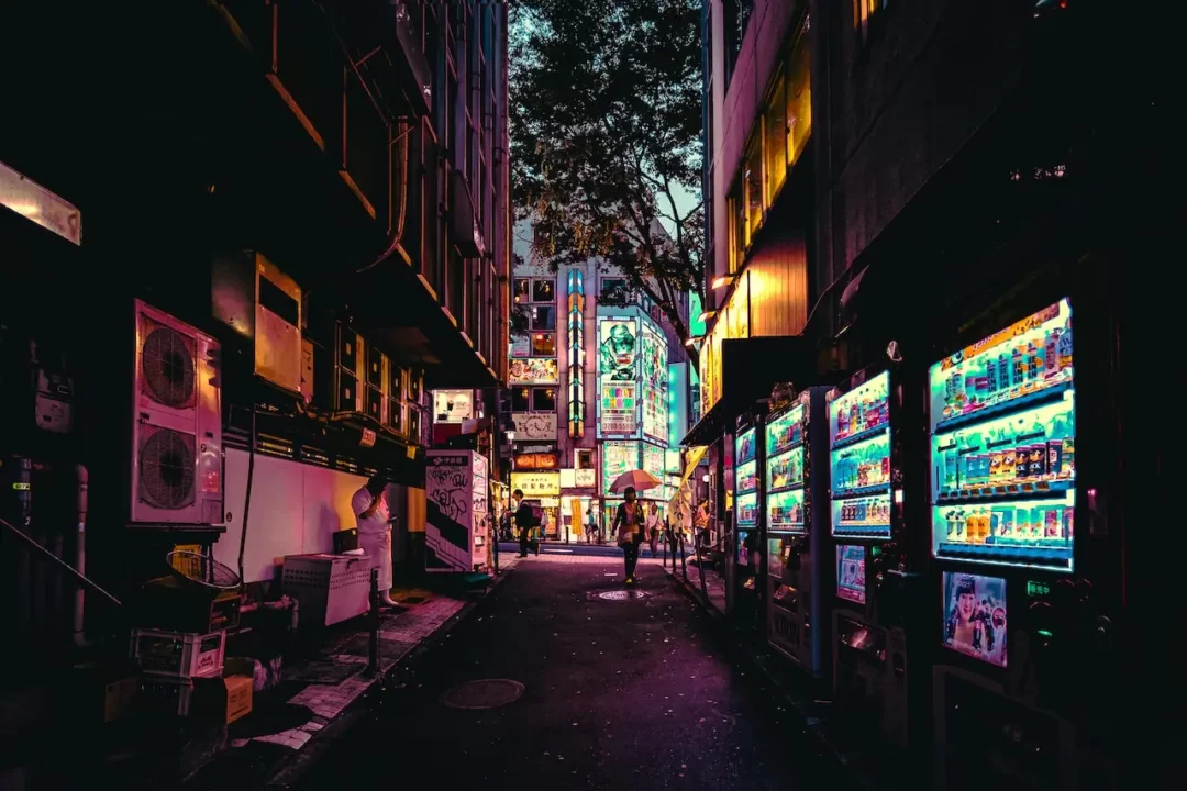 vending machines in japan alleyway