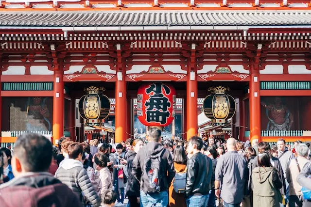 lampion besar di kuil sensoji jepang