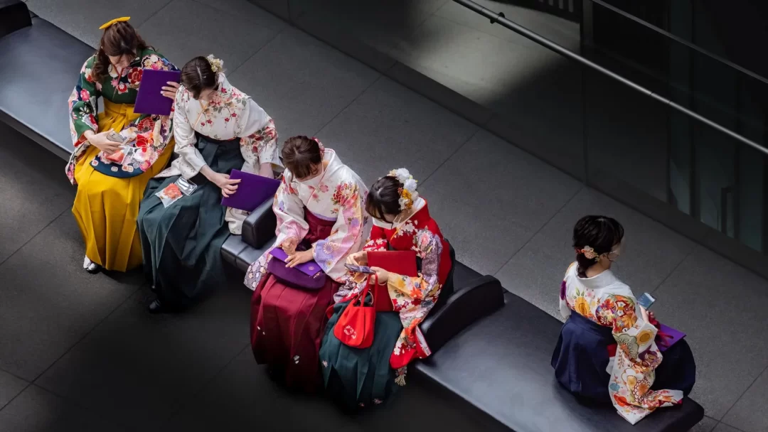 mahasiswa memakai kimono di jepang