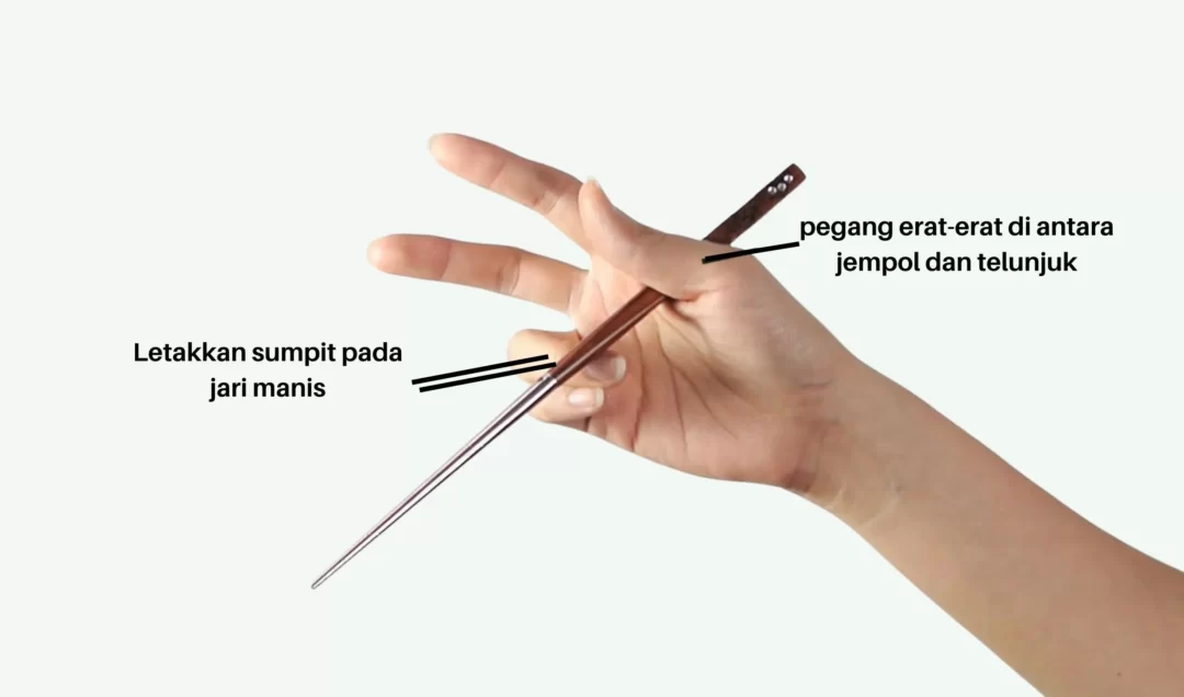 langkah ketiga memakai sumpit